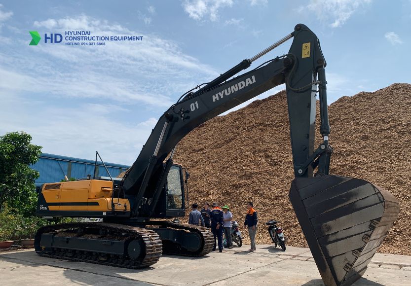 Kiểm tra các bộ phần của máy xúc Hyundai