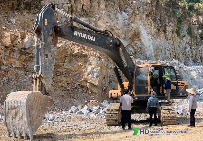Chiến dịch thăm khám bảo dưỡng máy xúc Hyundai cho khách hàng