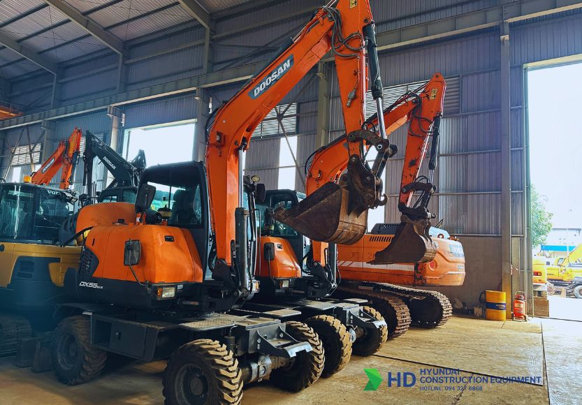 Máy xúc doosan dx55 cũ tại kho