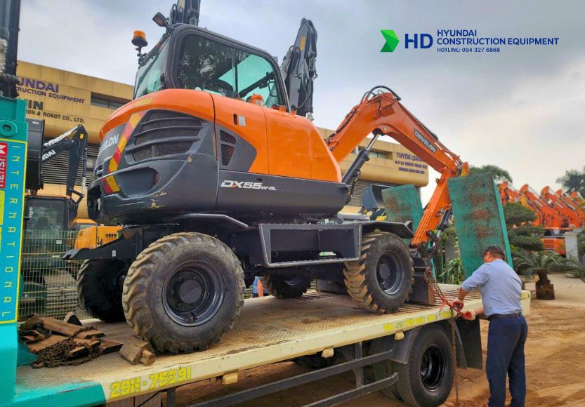 Máy xúc doosan bánh lốp DX55W