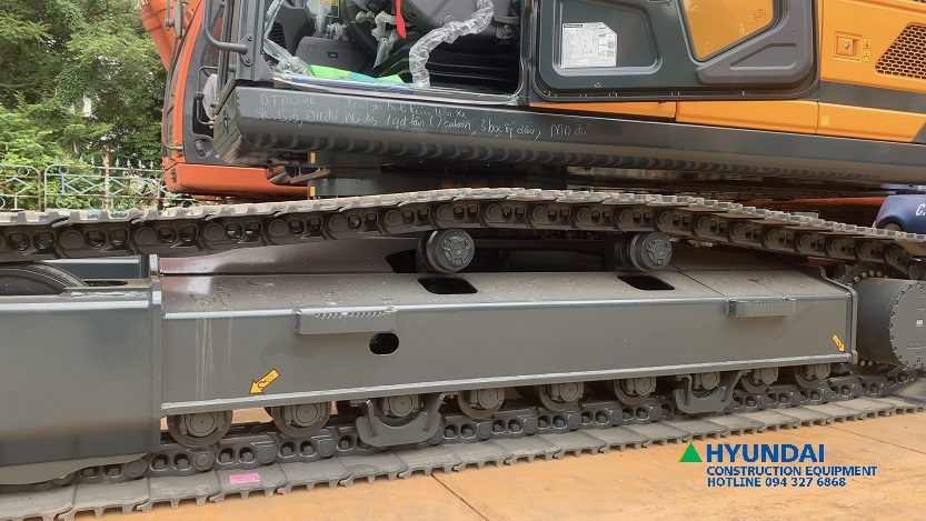 Hệ thống di chuyển máy xúc Hyundai HX300SL