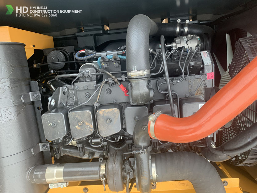 Dong-co-may-xuc-hx220S-hyundai