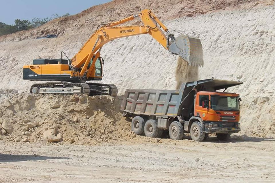 Đặc điểm của máy xúc HYUNDAI? Những tính năng nổi bật là gì?
